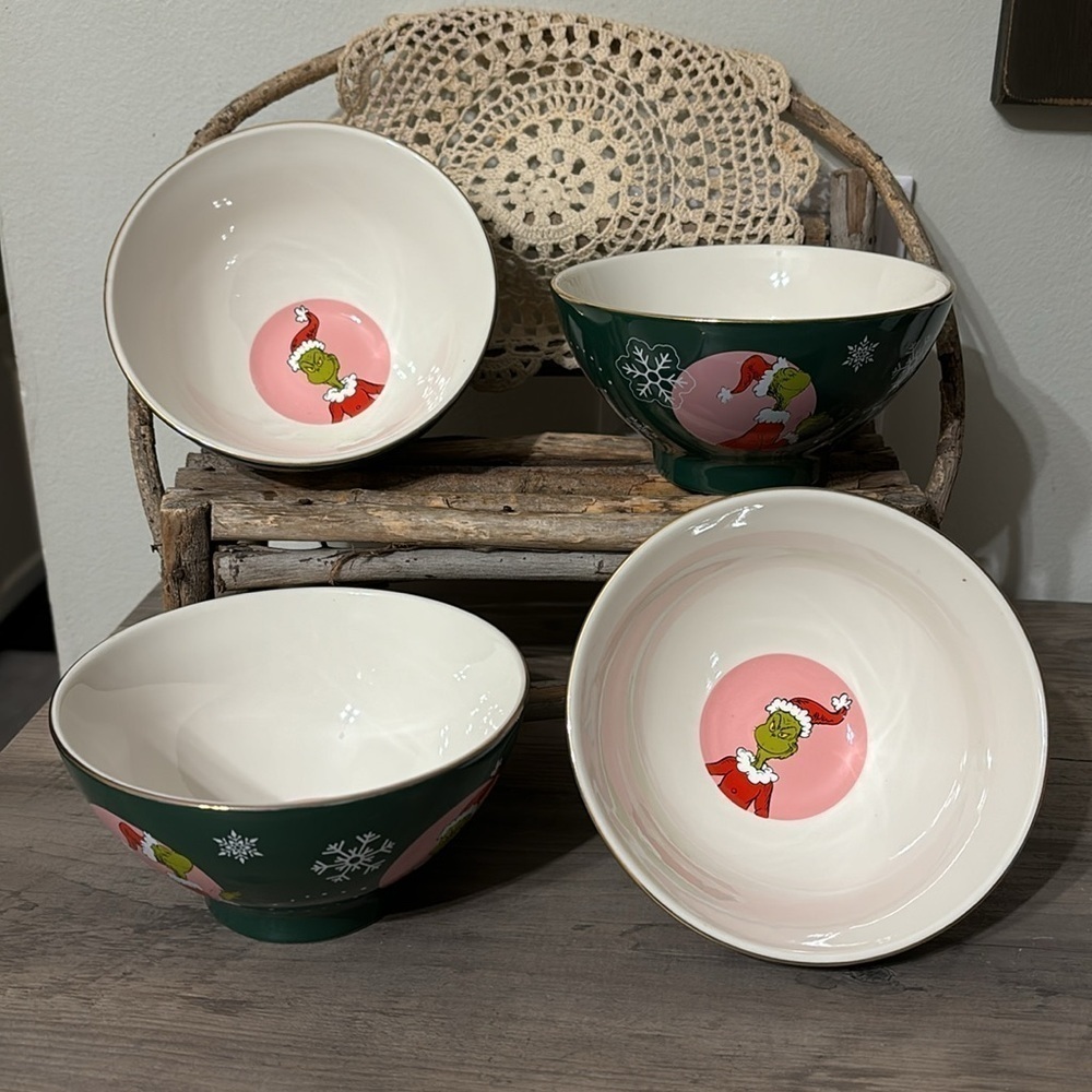 NIB DR SEUSS ZRIKE BRANDS Set Of 4 PINK AND GREEN Grinch CHRISTMAS Cereal Bowls